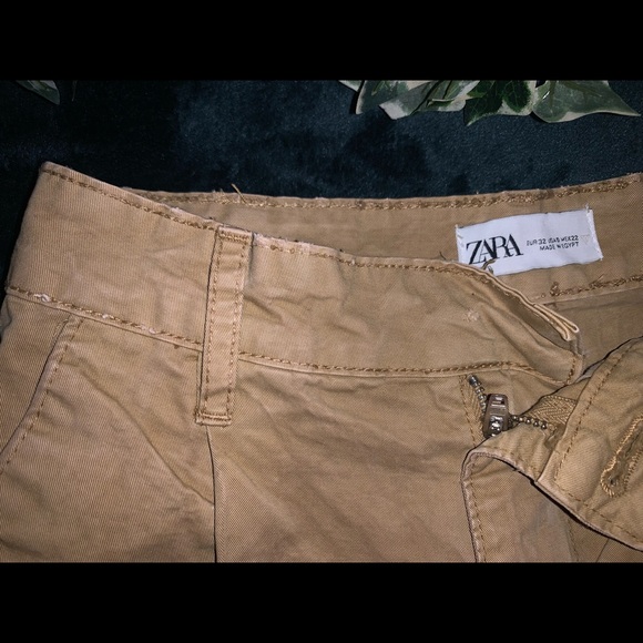 Zara khakis size small fits like size 2 US - Picture 4 of 4
